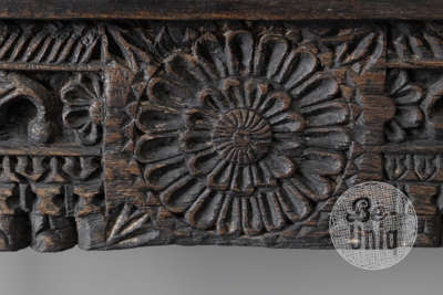 Oude wandtafel snijwerk | India