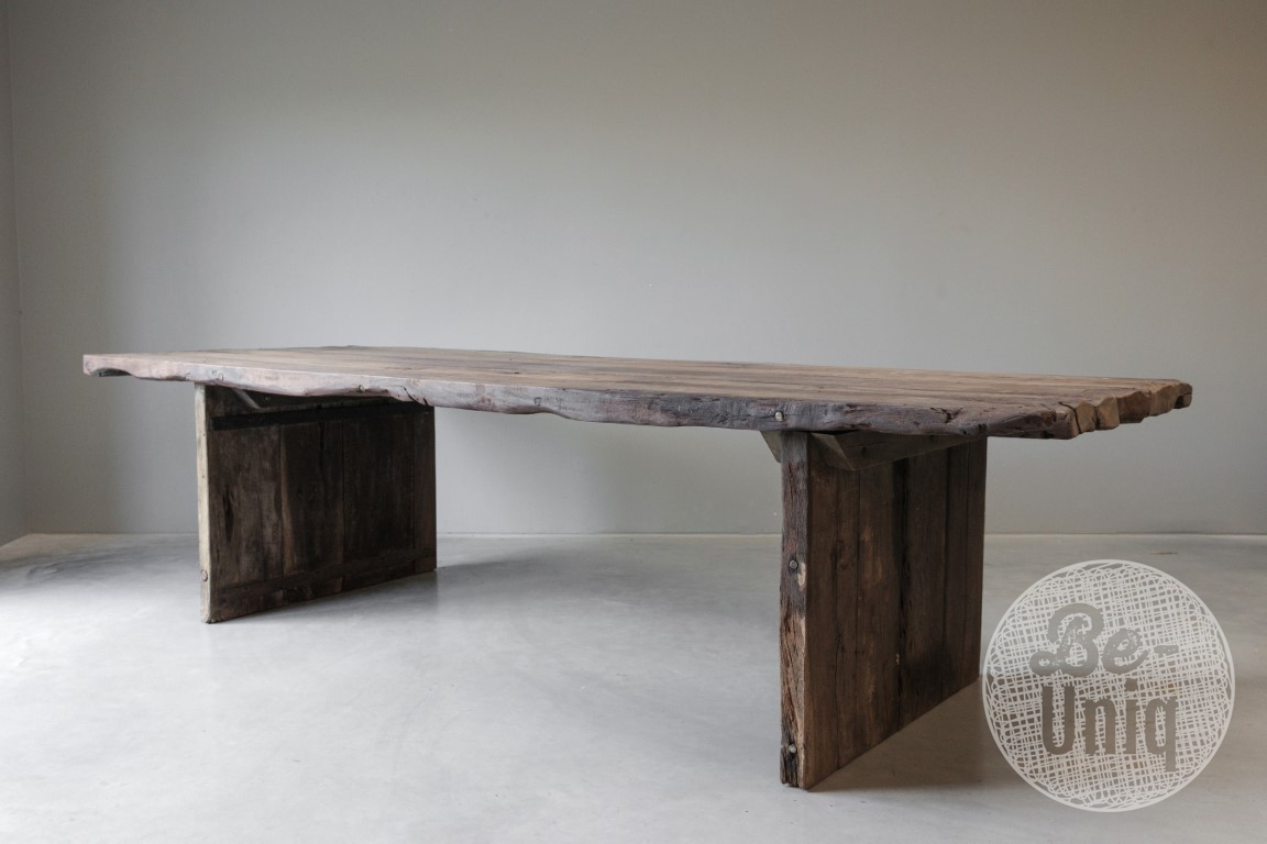 Stoere organische tafel 