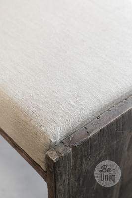 Houten kruk Lea | met linnen zitkussen | oud hout