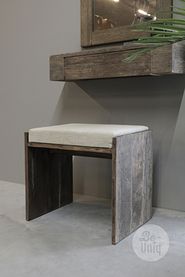 Houten kruk Lea | met linnen zitkussen | oud hout