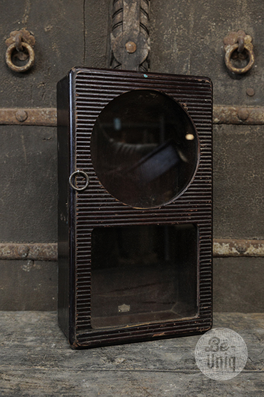 Oud hangvitrine kastje | India