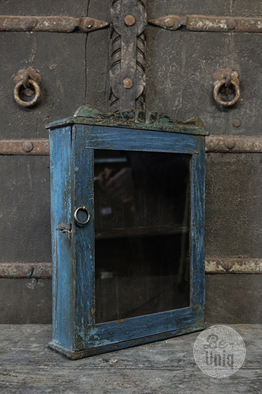 Oud hangvitrine kastje | India