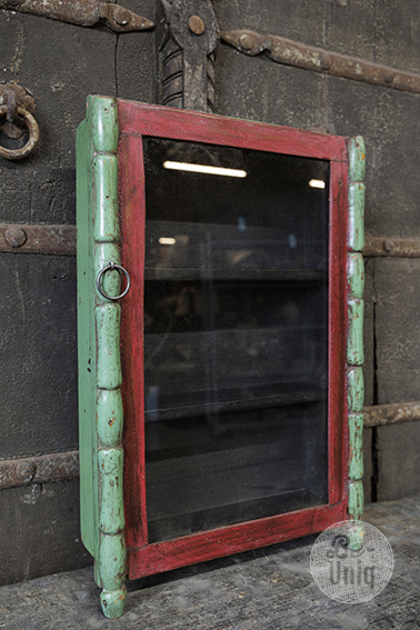 Oud hangvitrine kastje | India