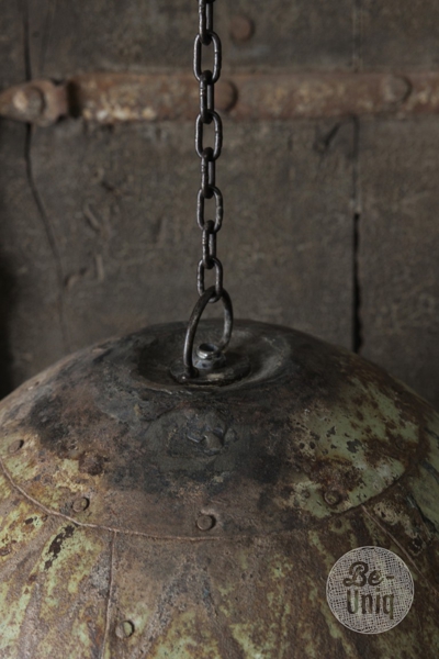Antieke metalen hanglamp