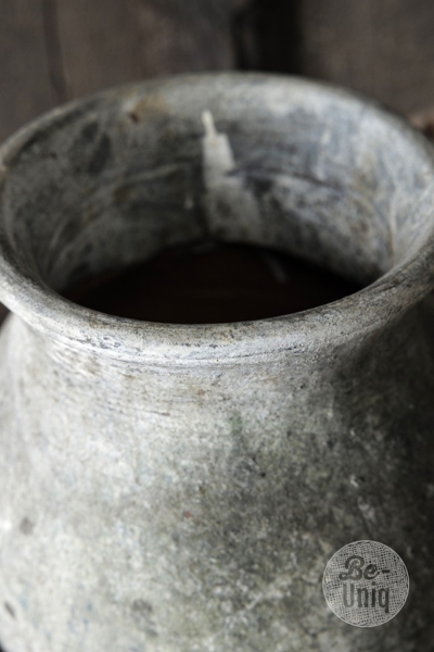 Oude verweerde pot | Indonesie