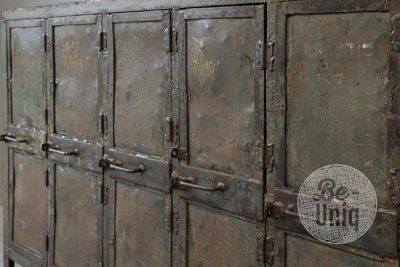 Oud dressoir metaal | India