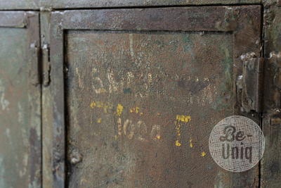 Oud dressoir metaal | India