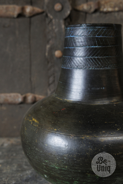 Oude vintage claypot | India